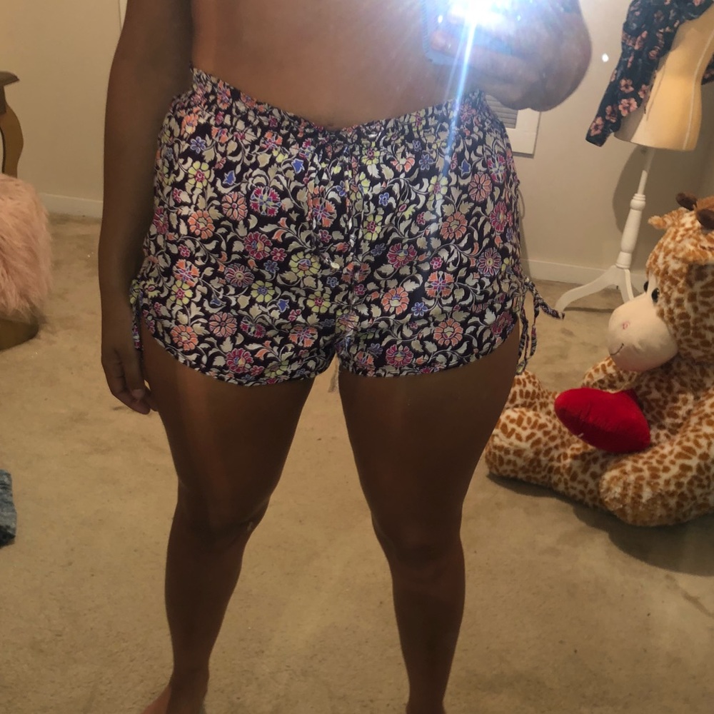 Floral patterned short